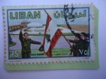 Stamps : Asia : Lebanon :  Soldado con la Bandera del Libano - Serie: Día de la Armada.