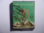 Sellos de Africa - Egipto -  UAR - Aguila Saladina y las Pirmides de Gaza -  (Salah-ad-Din)