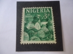 Stamps : Africa : Nigeria :  Oyo Carver - Tallador de Madera - Tallador de Calabazas.