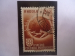 Stamps : Africa : Angola :  Imperio Colonial portugués - Aviones girando alrededor del Globo - Globo desviado por Aviones.