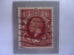Stamps United Kingdom -  King george V - Dark Background - 1934 - three half pence.
