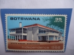 Sellos del Mundo : Africa : Botswana : State House. Gaberones - Idepencia del Reino Unido en 1966.