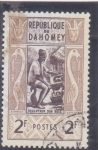 Stamps Benin -  ESCULTOR SOBRE MADERA 