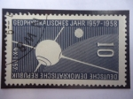 Sellos de Europa - Alemania -  DDR- Satélite Artificial Sputnik 1 - Serie:Año Geofisico 1957/58 - Parte de la Tierra y Luna.