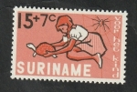 Sellos de America - Surinam -  418 - Niña y tortuga