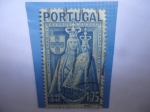 Sellos de Europa - Portugal -  III Centenario de la proclamación de la Patrona (1446-1946)_María con el Niño Jesus- Virgen María Pa