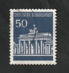 Stamps Germany -  371 - Puerta de Brandeburgo, en Berlín