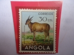 Sellos de Africa - Angola -  Gunga - Taurotragus Oryx Livingstonll- Serie: Fauna Africana- Sello de 30 Ctvos. Angolar Angoleño.