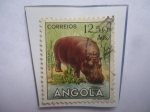 Sellos de Africa - Angola -  Hipopótamo- Hippopotamus Amphibius Capensis- Srie: Fauna Africana- Sello de 12,50 Angular