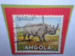 Sellos de Africa - Angola -  Rinoceronte Preto- Diceros Ricornis- Serie: Fauna Africana- Sello de 2 Angolar Angoleño.