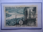 Stamps France -  Región Bordelaise- Vista panorámica Ciudad de Burdeos y el Río Garona - Serie: Turismo.