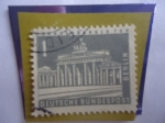 Stamps Germany -  Alemania Berlín - Puerta de Brandeburg - Serie: Paisaje Urbano de Berlín.