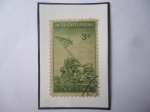Stamps United States -  Iwo Jima-Batalla de Iwo Jima-Soldado Norteamericanos izando la Bandera en el Monte Suribachi.