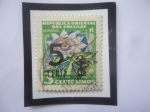 Stamps Uruguay -  Pasionaria- (Mburucuya)- Flor de la  (Passiflora coerulea)-Sobrestampado con 5 Cénts. Año 195