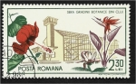 Stamps Romania -  Jardín Botánico de Cluj, flores delante del invernadero
