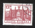 Sellos de Europa - Rumania -  Definitivas - Edificios. Alba Iulia - Puerta de la ciudad