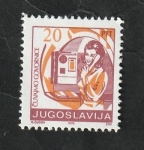 Stamps : Europe : Yugoslavia :  2384 - Llamando por teléfono
