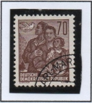 Stamps Germany -  Paloma Alemania Orienta Familia