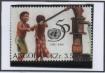 Sellos de Africa - Angola -  Niños en l' Fuente