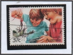 Stamps Australia -  Niños Pescando Cangrejos