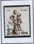 Stamps North Korea -  Esculturas d' Niños. Niño y Niña con Balon