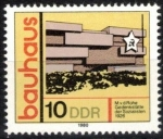 Stamps : Europe : Germany :  "Diseño y arquitectura"Lugar conmemorativo de los socialistas.Berlin,friedrichsfelde 1926(DDR)