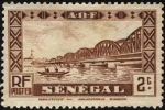 Sellos de Africa - Senegal -  Puente de Faidherbe sobre el rio Senegal, y nativos en canoa.