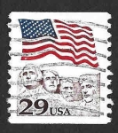 Sellos de America - Estados Unidos -  2523 - Bandera sobre Monte Rushmore
