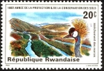 Stamps Rwanda -  Año de conservación del suelo, Drenaje de pantanos, Grulla coronada gris (Balearica regulorum)