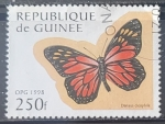 Sellos del Mundo : Africa : Guinea : Mariposas - Danaus cleophile