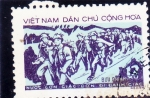 Stamps Vietnam -  soldados vietnamitas
