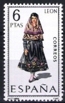 Stamps Spain -  Trajes típicos españoles. León.