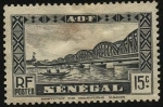 Stamps : Africa : Senegal :  Puente de Faidherbe sobre el rio Senegal, y nativos en canoa.