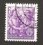 Sellos de Europa - Alemania -  119 - Campesino y obrero