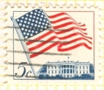 Sellos de America - Estados Unidos -  Bandera y Casa Blanca.