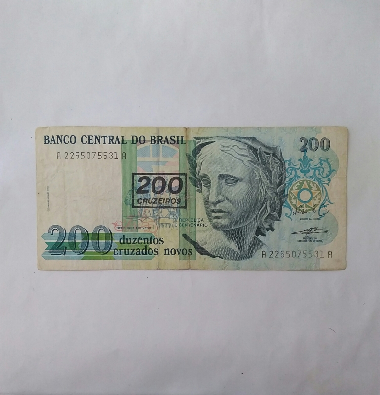 200 cruzeiros