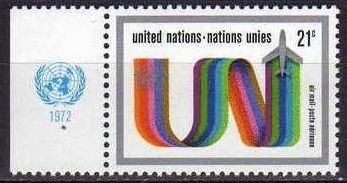 ONU NEW YORK 1972 C18 Sello Nuevo ** Correo Aereo Anagrama UN y Nubes 21c