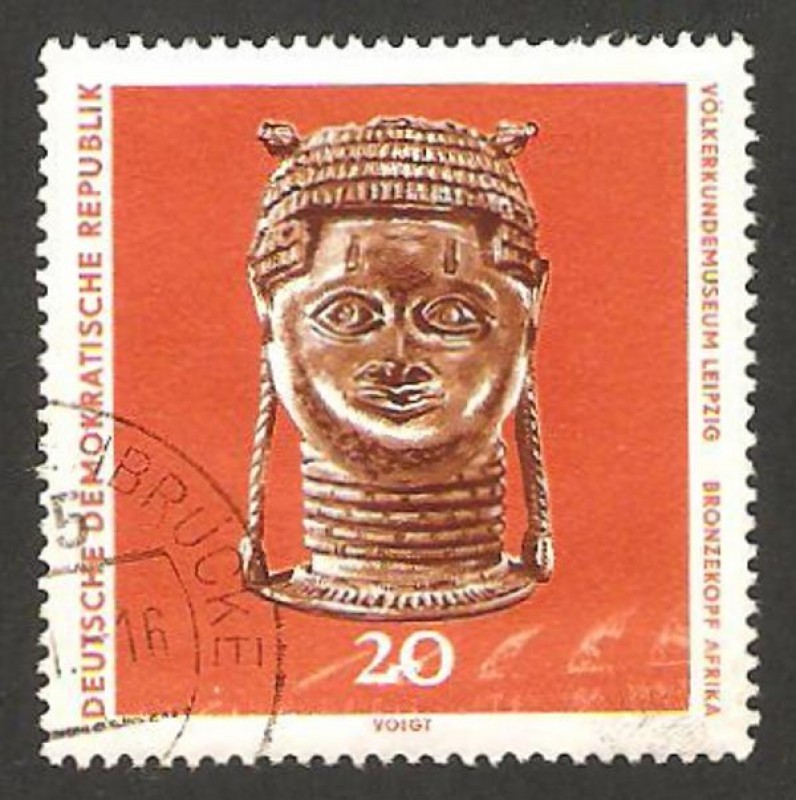 cabeza en bronce de África