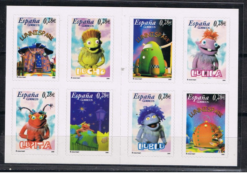 Edifil  4176 C  Para los niños.  Los Lunis.  Carné de 8 sellos autoadhesivos