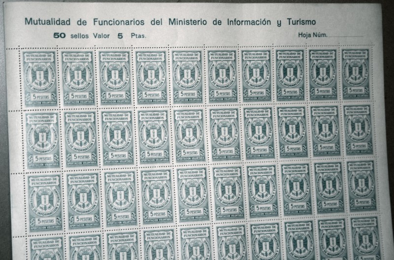 BENEFICENCIA, FRANCO, PLIEGO DE 50 SELLOS DE 5 PTAS. MUTUALIDAD DEL MINISTERIO DE INFORMACIÓN Y TURI