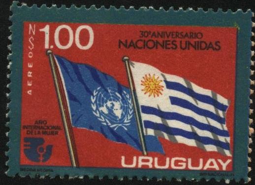 Año internacional de la mujer. 30 años de las Naciones Unidas. Banderas de Uruguay y de ONU.