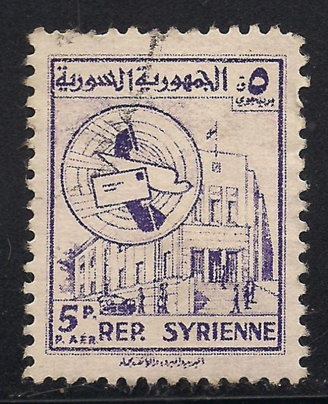 Edificio y emblema de correos.