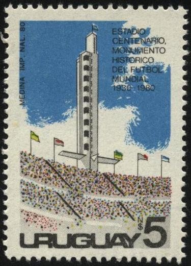 Torre de los homenajes de la tribuna Olìmpica del Estadio Centenario monumento histórico del futbol 