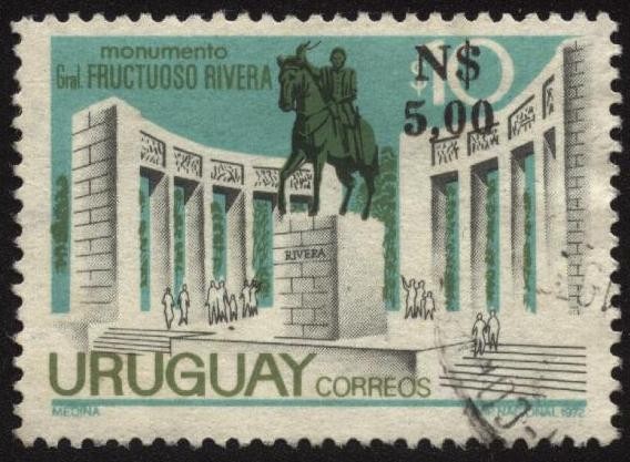 Monumento al General Fructuoso Rivera en Tres Cruces, Montevideo, Uruguay. Sobretasa 5 nuevos pesos.
