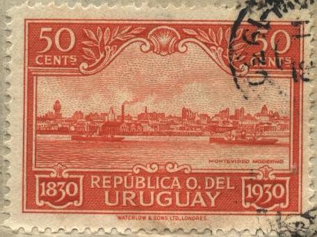 100 años de la declaratoria de la independencia de Uruguay. Paisaje de Montevideo moderno visto desd