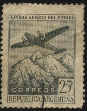 Avión bimotor sobrevolando la cordillera de los Andes. Líneas Aéreas del Estado Argentino.