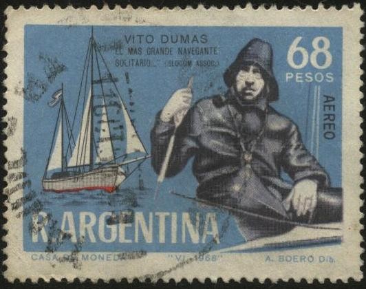 Vito Dumas -1900-1965- y su velero Lehg II. Destacado deportista y gran navegante. Primer navegante 