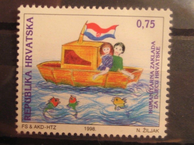 Dibujo infantil: niños en barca