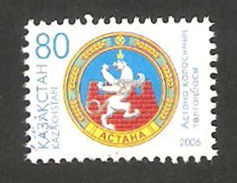 476 - escudo de armas de Astana, león heráldico