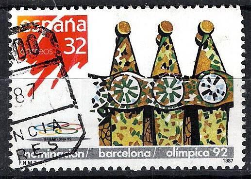 2908 Nominación de Barcelona como sede Olímpica. Chimeneas de la casa de Batlló, obra de Gaudí.